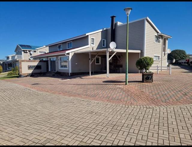 2 BEDROOM TOWNHOUSE FOR SALE IN HARTENBOS CENTRAL
